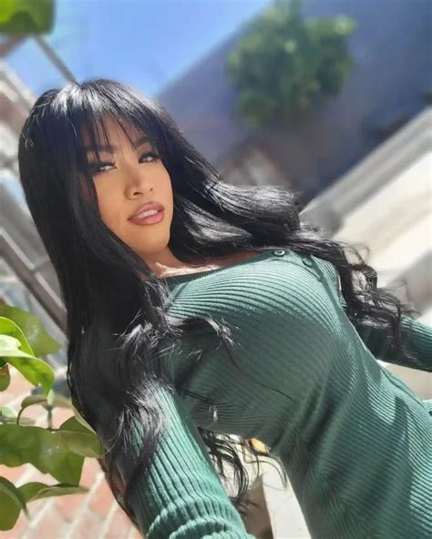 Ember Snow Wiki, Age, Biography, Bio, Pics, Onlyfans, leak, feet